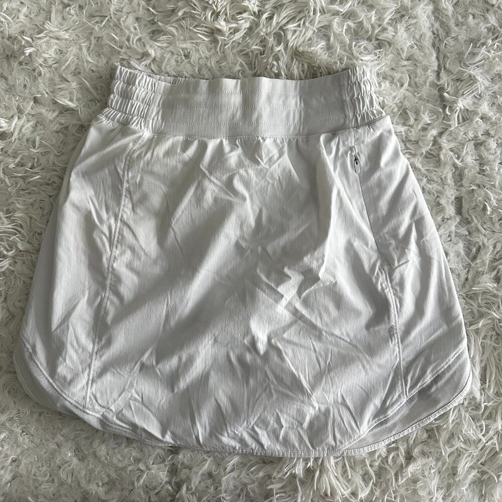 Lululemon Women's White Hotty Hot High-Rise Skirt - Size 2